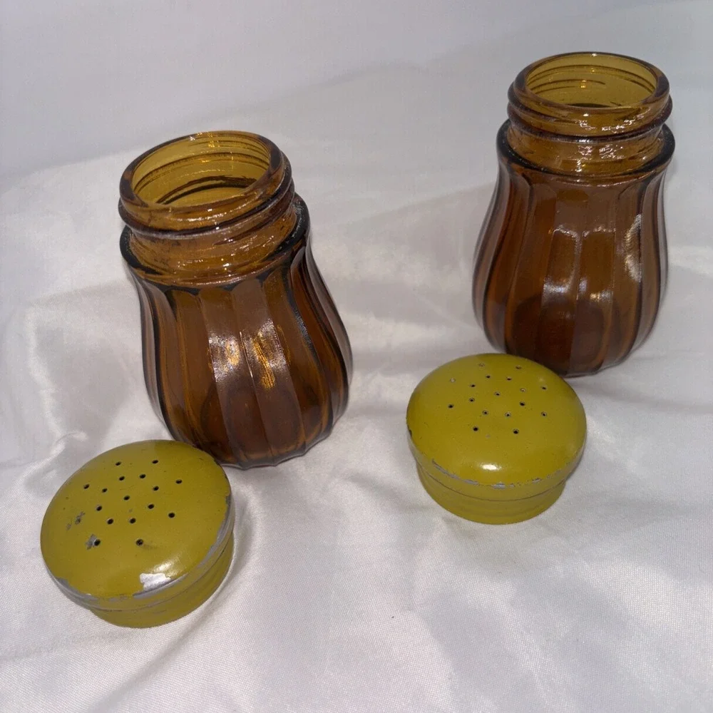 Vintage Amber Glass Salt‎ Pepper Shakers Takahashi Japan Yellow Metal Screw Lids